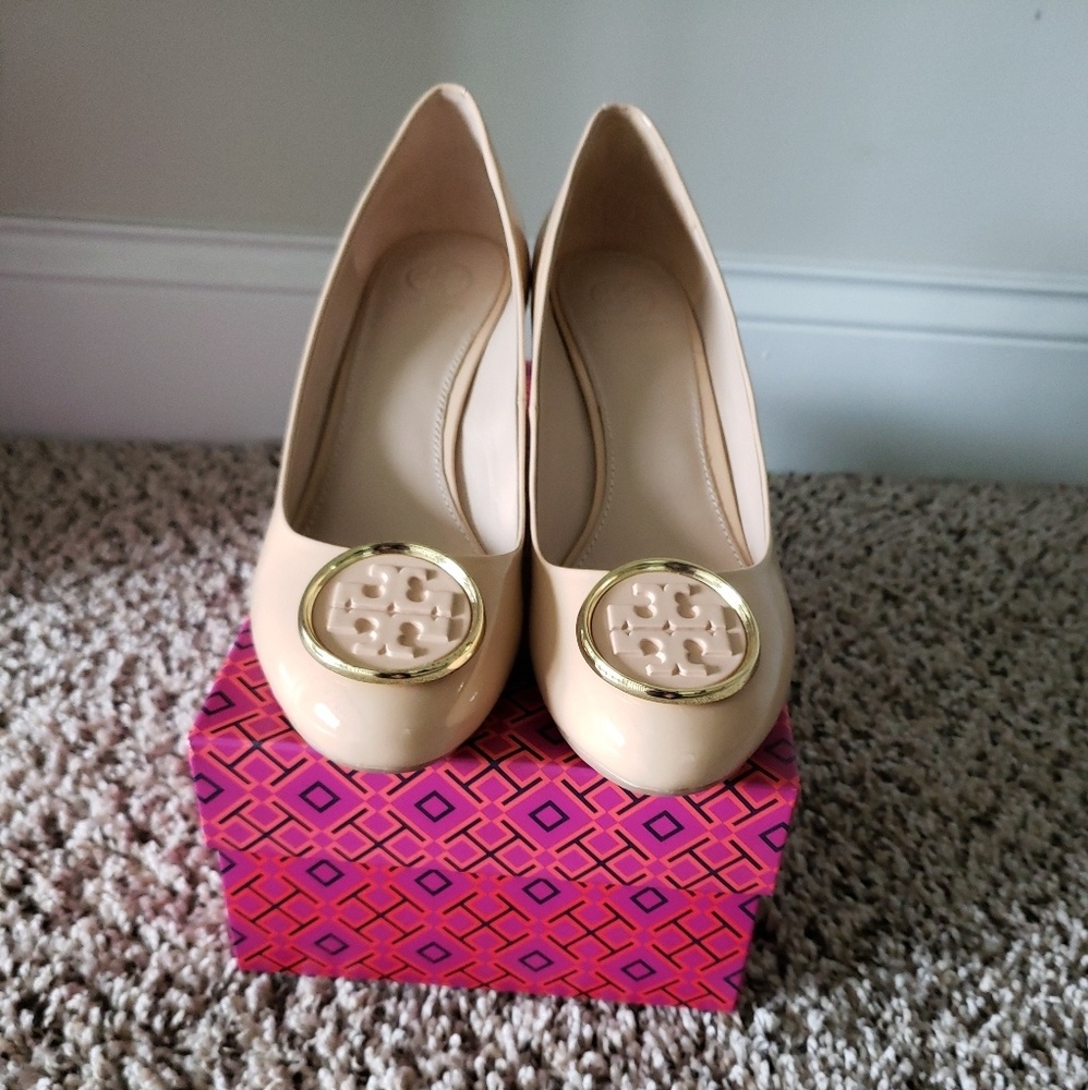 Tory Burch nude wedge pumps never worn